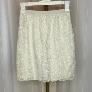 Vintage Chic Lace Mini Skirt Slip in Creamy White